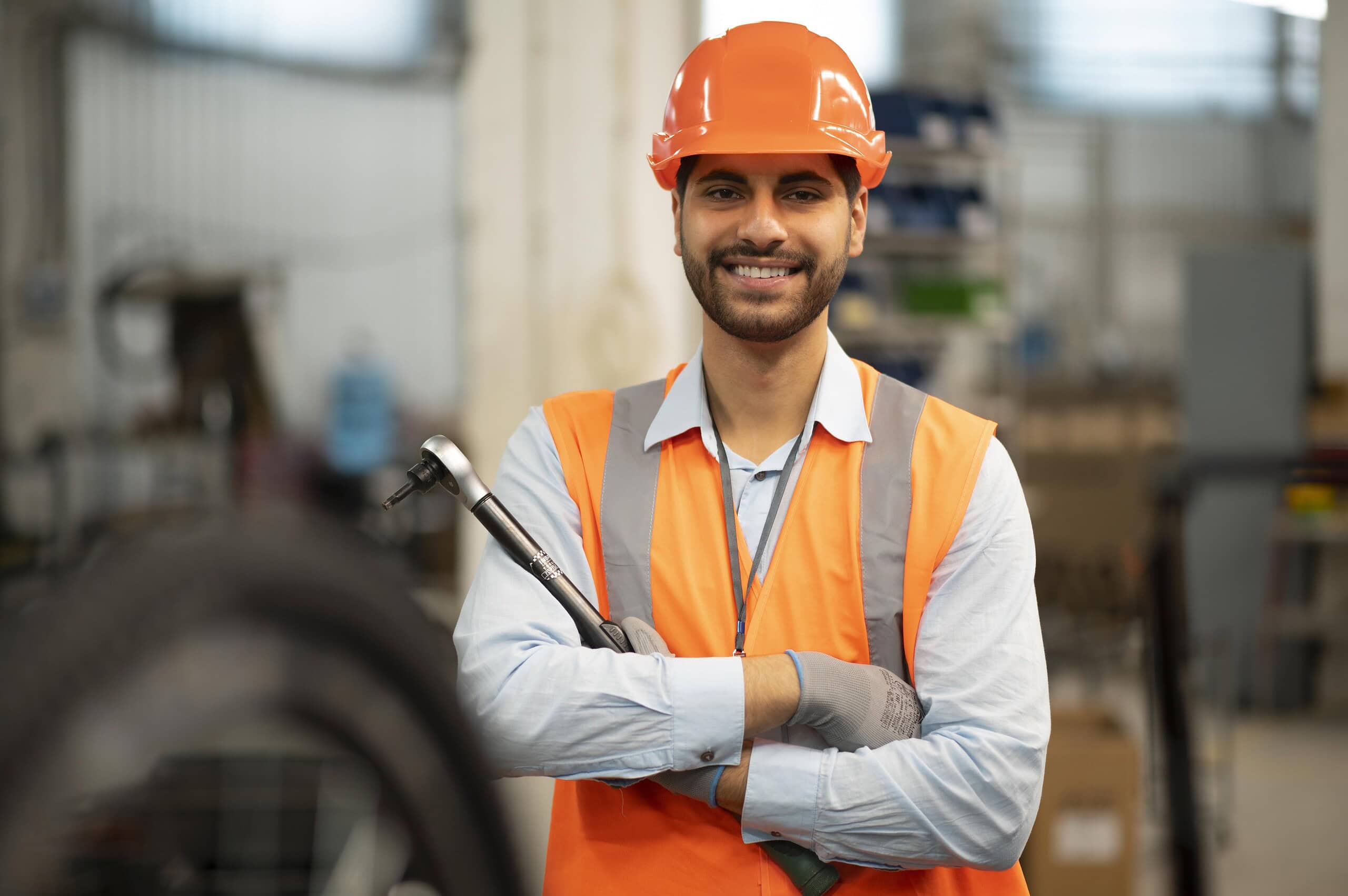 Punëtorë të ndryshëm indianë të gatshëm për mundësi punësimi, ekspertë në role industriale dhe teknike.